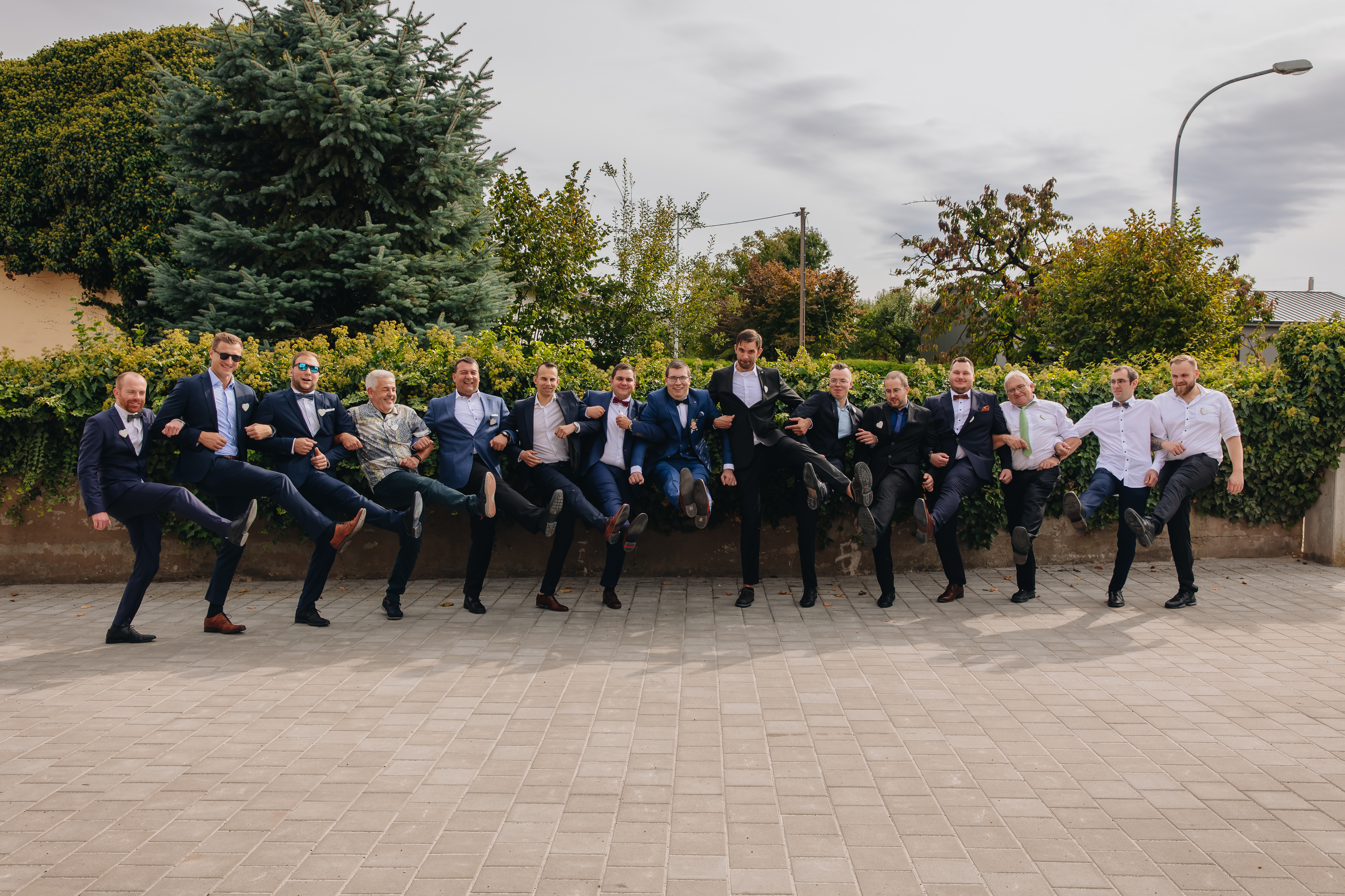 Brautpaar-Porträt im Freien